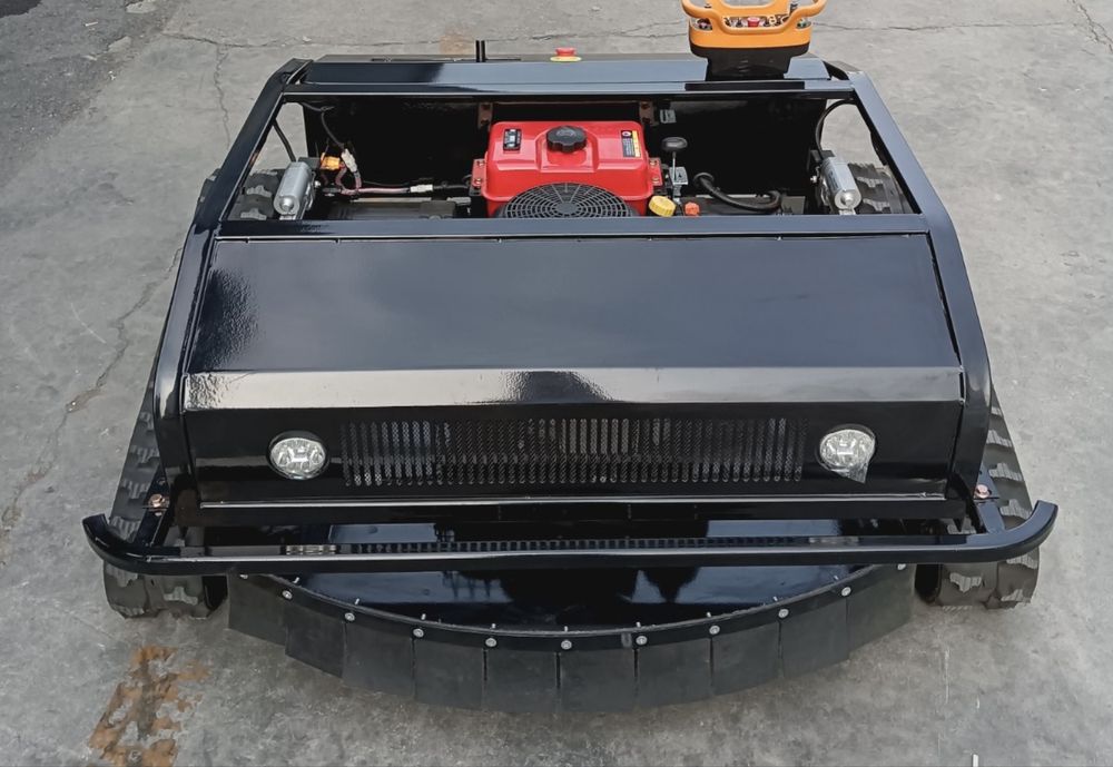 Cositoare robit de tuns iarba inalta, actionat prin telecomanda