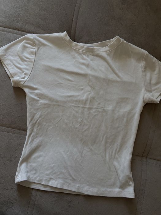 белый топ,черная футболка