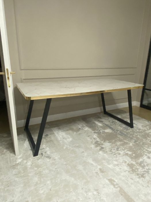 Срочно продам стол