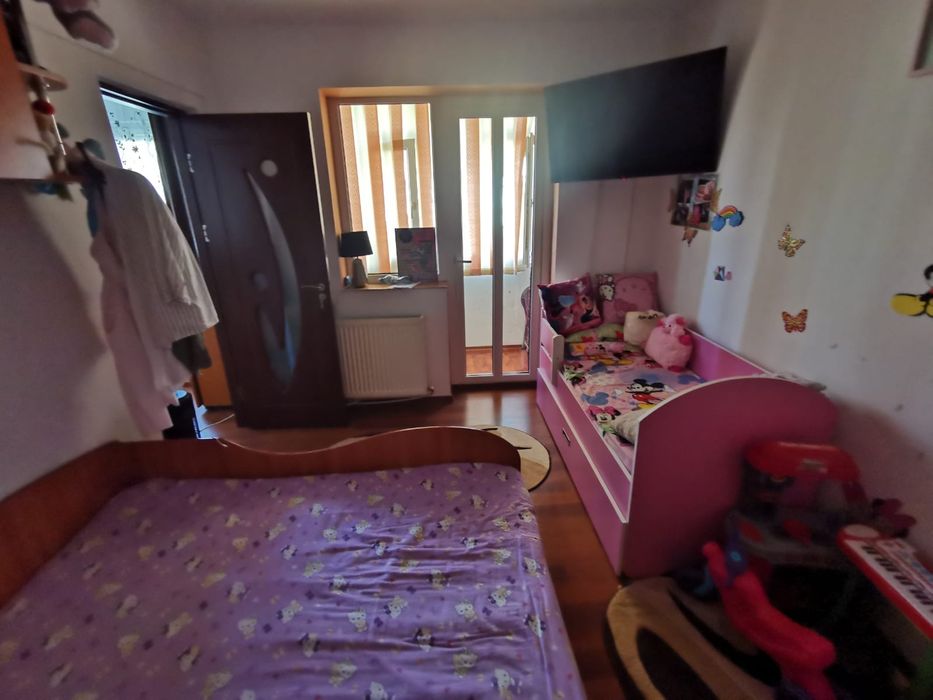 Închiriez apartament