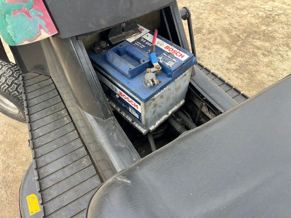 Tractoras gazon motor B&S 17,5 cai