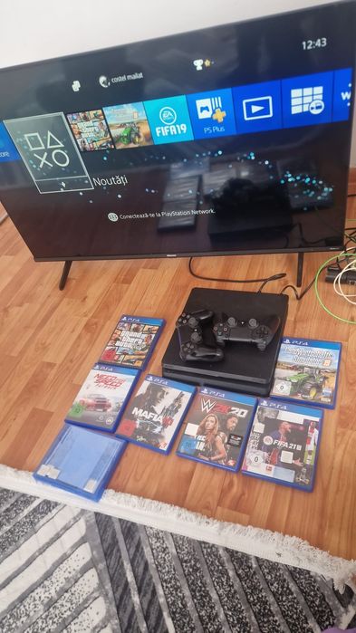 Vând PS 4 în stare forte bună