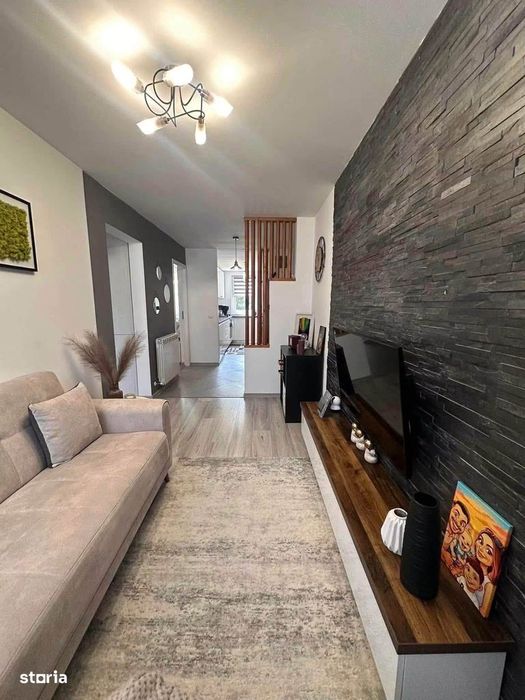 De vanzare apartament cu 3 camere, 2 balcoane, renovat, zona Pascal