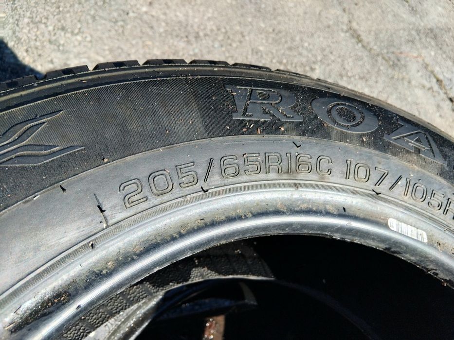 Гуми 205 65 16 C Ц Roadstone от Мишелин. Налични са 2 броя - нов внос.