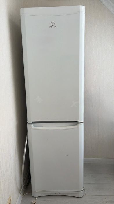 Холодильник Indesit
