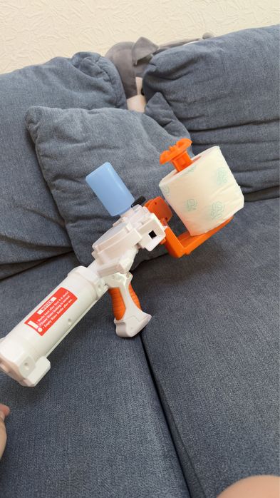 Пушка нерф , эксклюзивная коллекция которая стреляет туалетной бумагой