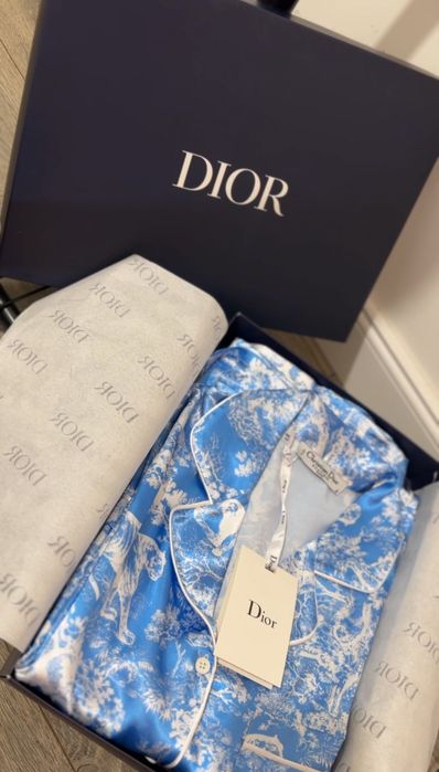 Vând pijamale din satin