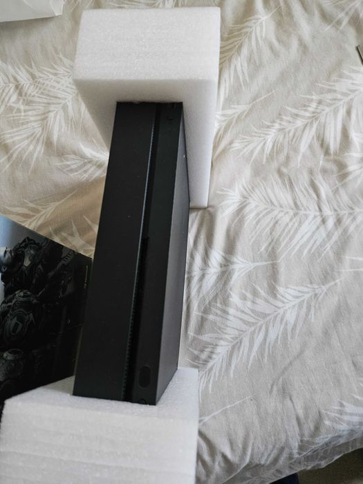 X box one 1 tb  конзола и контролер