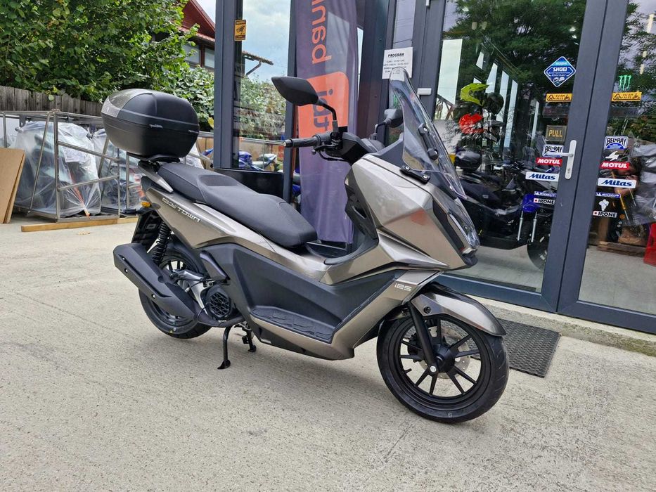 Scuter Kymco SkyTown 125i nou-se conduce cu B-stoc EST BIKE Campina