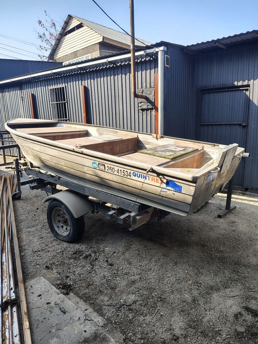 Продам лодку с мотором