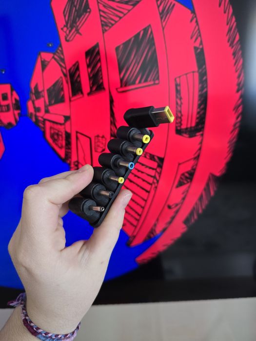 Încarcator universal