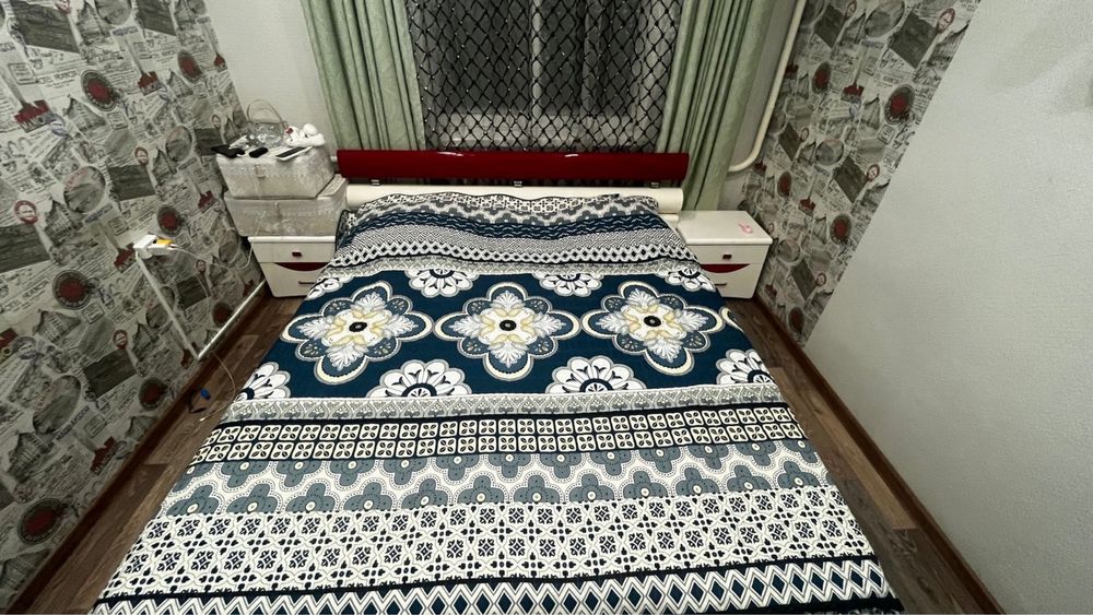 Продам кровать и тумбы