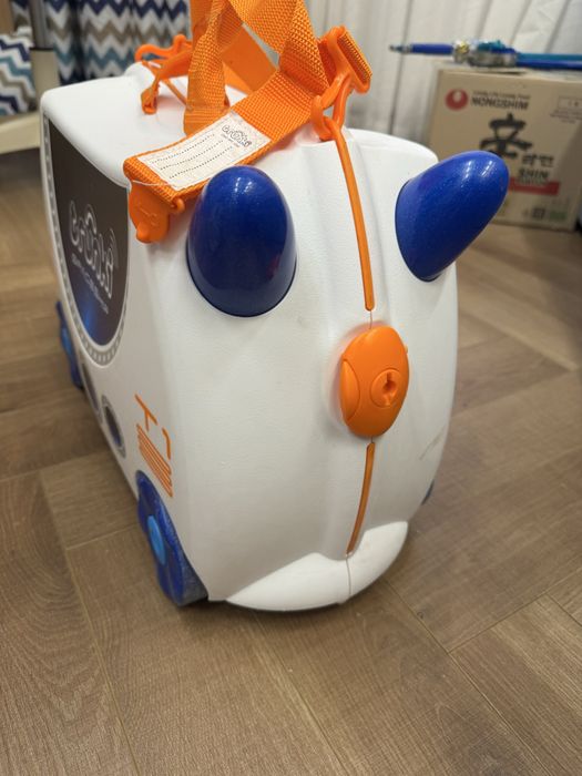 Продам детский чемодан Trunki