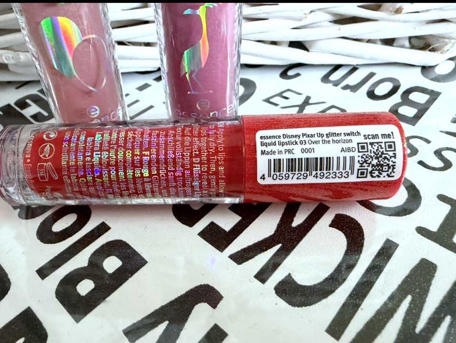 Essence Disney Pixar Up Glitter течно Червило с Блестящи частици