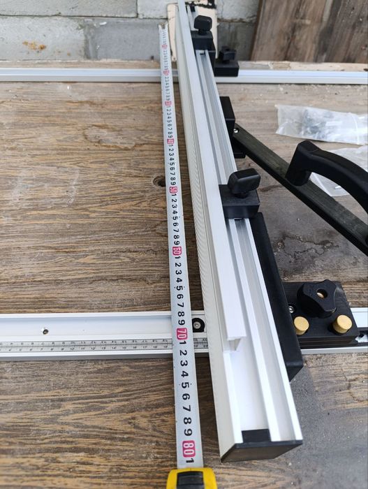 Параллельный упор для циркулярного стола.