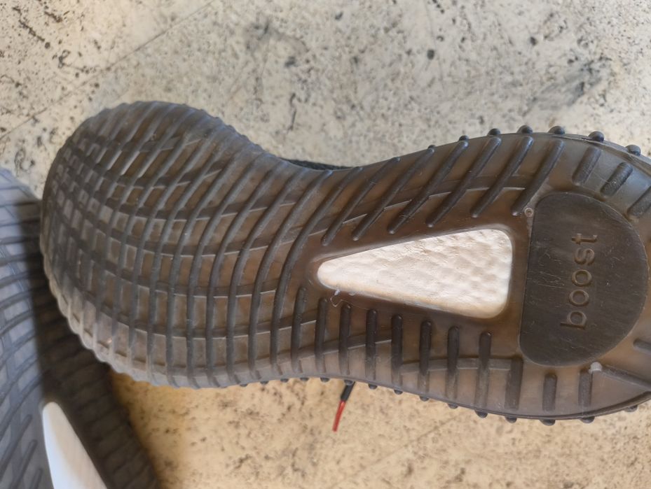 Yeezy Boost 350 V2
"Black & Red"