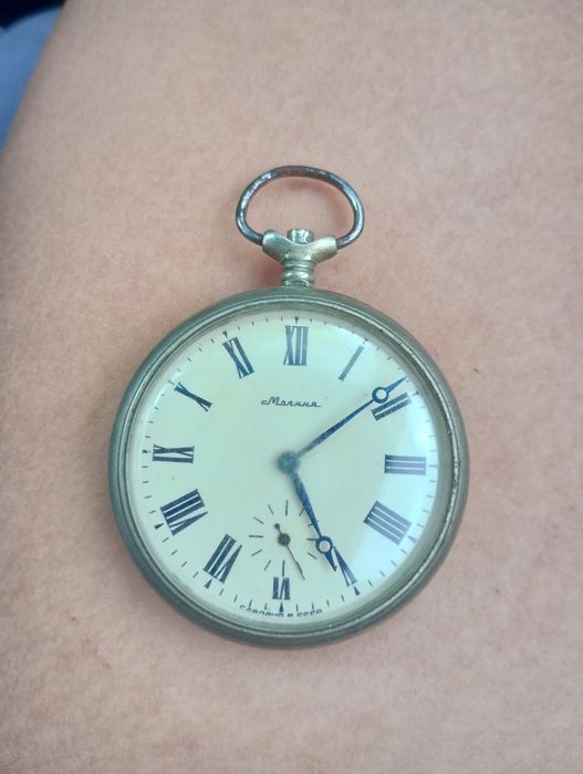 Стар руски часовник и монети