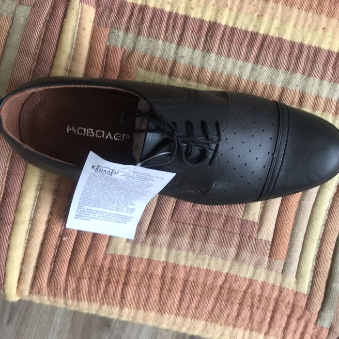 Налични  .  Обувки  от  естественна  кожа  / номер  44  на  дупки    .