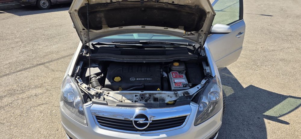 Vând Zafira 1.9 cdti