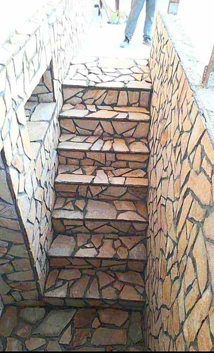 Montaj Piatră Poze Reale Pavaje Curți / Spații Verzi. Echipă Serioasă