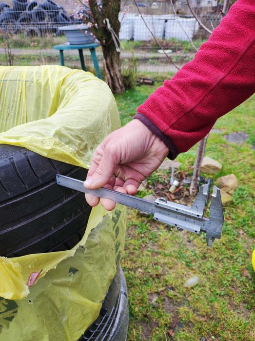 Vand patru Anvelope vara Michelin 245 45 R17 99Y 300 lei