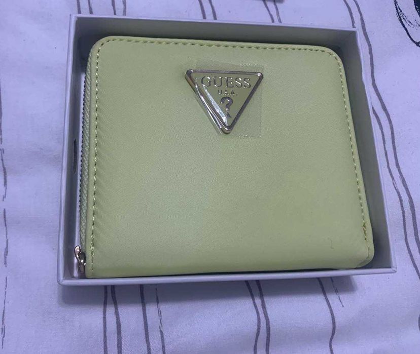 Малко портмоне Guess