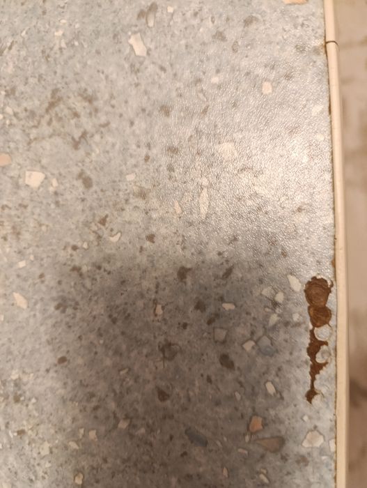 Продам кухонный стол.