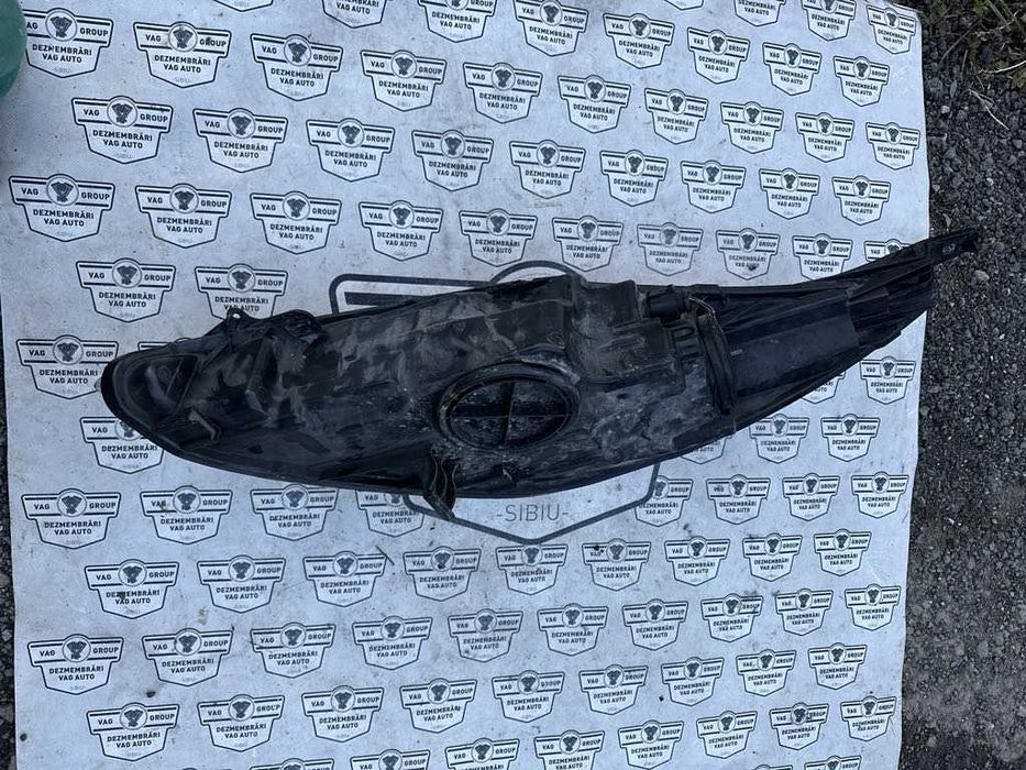 Far dreapta Ford Fiesta 7 cu lupa an 2012