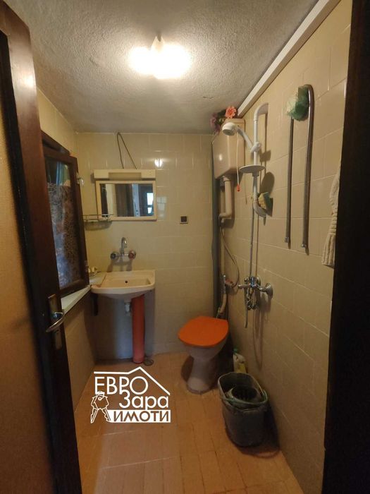 Масивна, обзаведена къща за продажба в с.Дълбоки