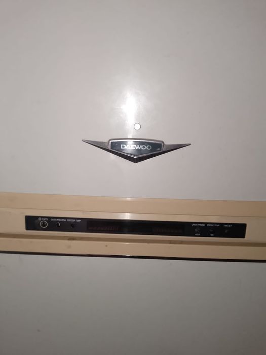 Продам холодильник не дорого торг уместен