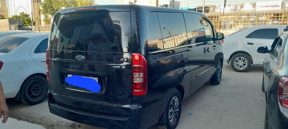 Avtomobil JAC m3