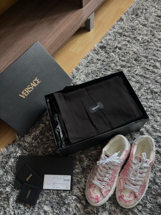 Оригинални кецове Versace