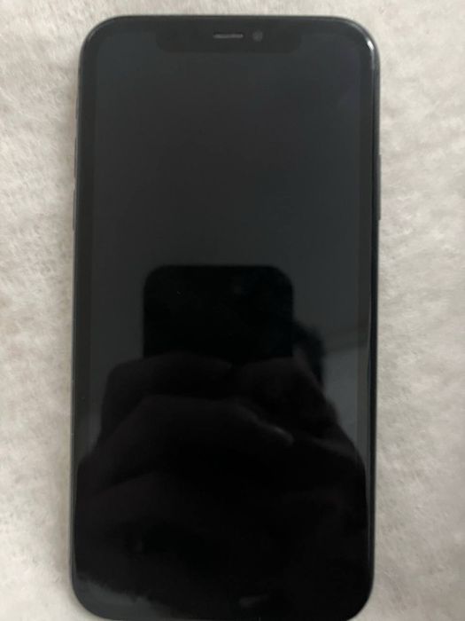 Продам Айфон 11