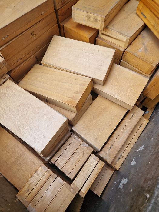 Cutii din lemn masiv noi