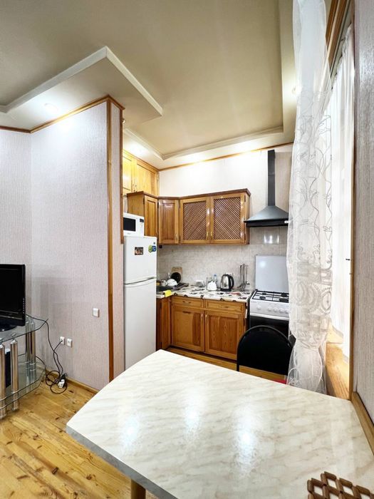 Новомосковская, 2 комнатная квартира .2 этаж , с обстановкой