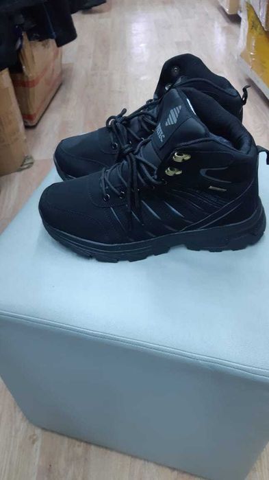 Кроссовки зимние