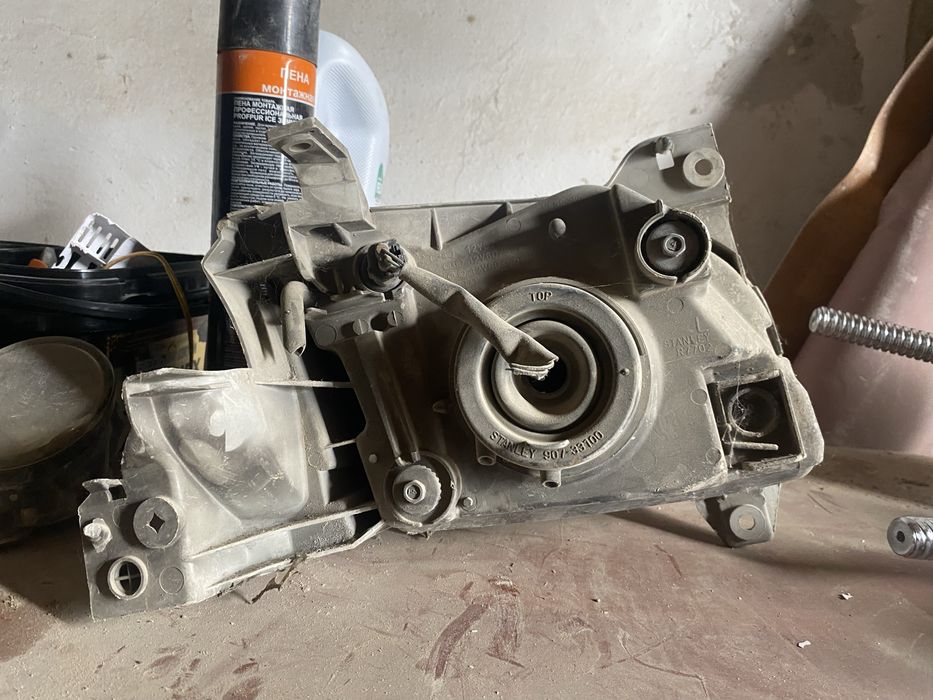 Фара Мазда МПВ 2000г