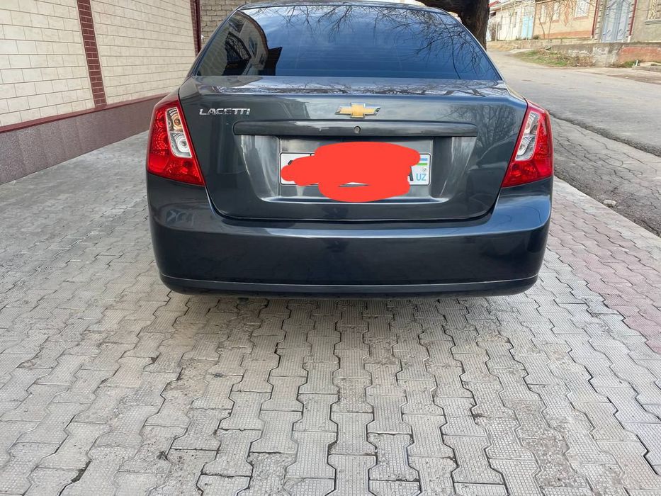 Jentra avtomat mokri asfalt