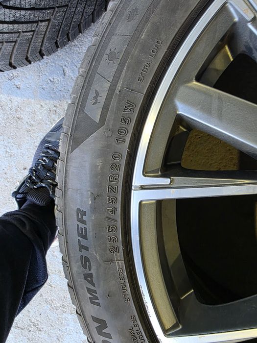 Джанти с гуми Ауди Q7 Q8 20'