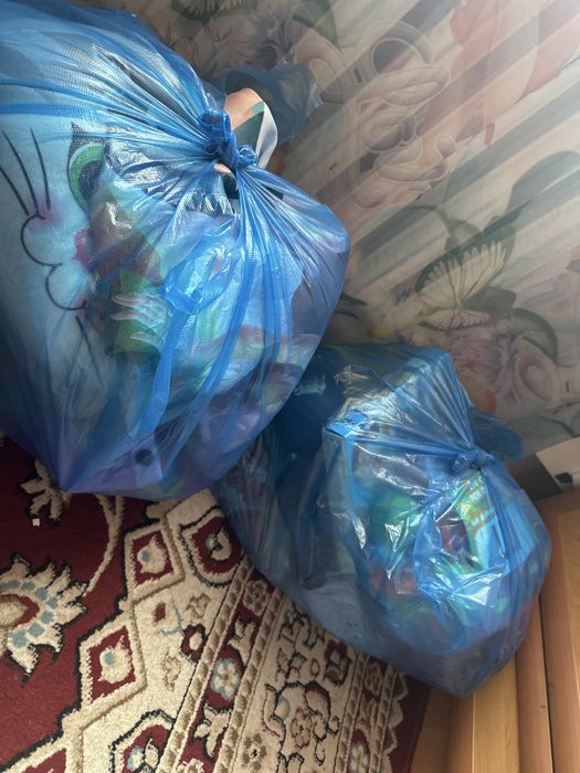 2 больших пакета игрушек