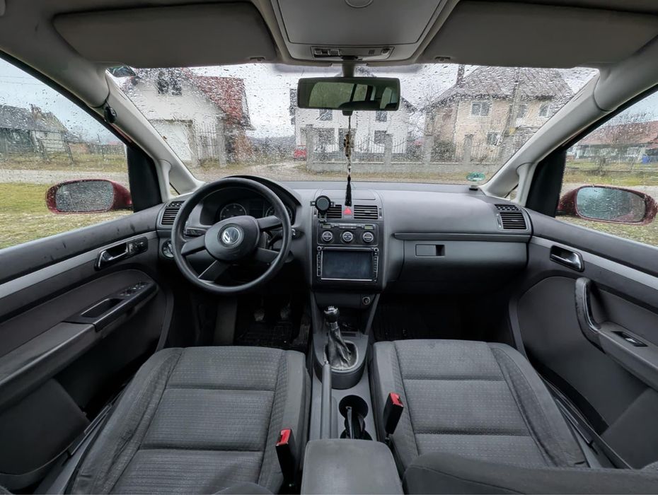 Vând Touran 2.0 TDI