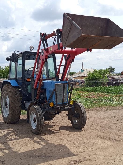 Продам трактор. Все детали по телефону.