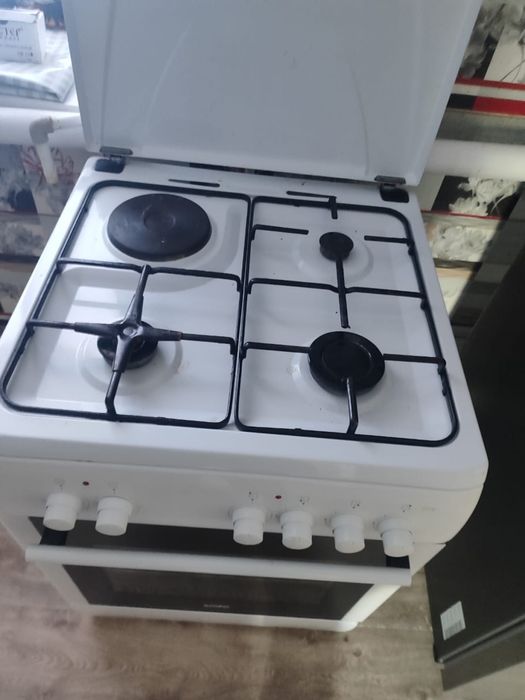 Продам газовую плиту