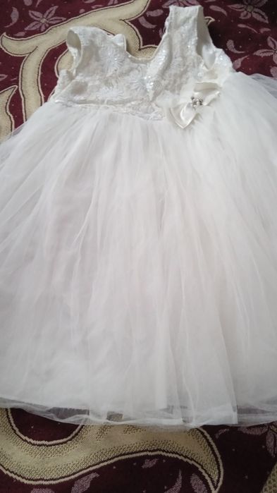 Одежда для девочек , платье нарядное, белое,в хорошем состоянии