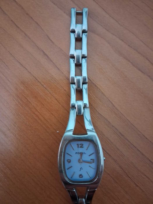 Два дамски часовника