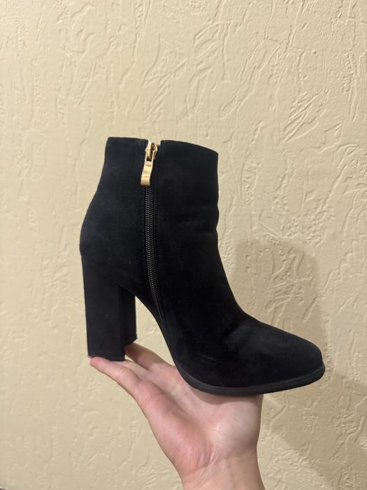 Зимние черные ботильоны