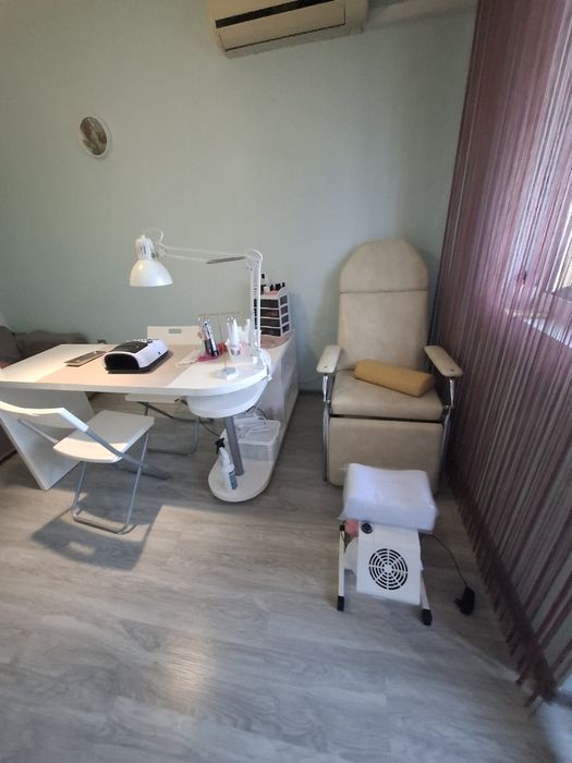 Педикюрен/косметичен стол, стойка за педикюр, етажерка