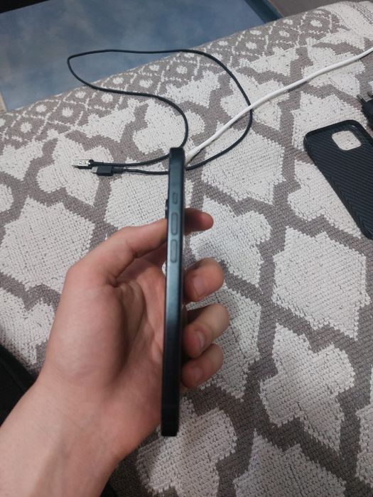 Продам 15 айфон 128 ГБ