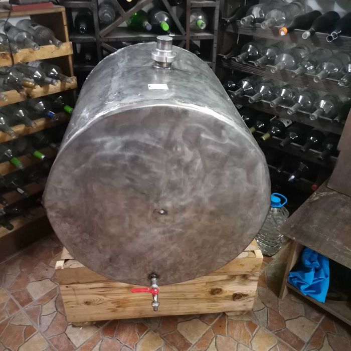 съд за вино-неръждаем