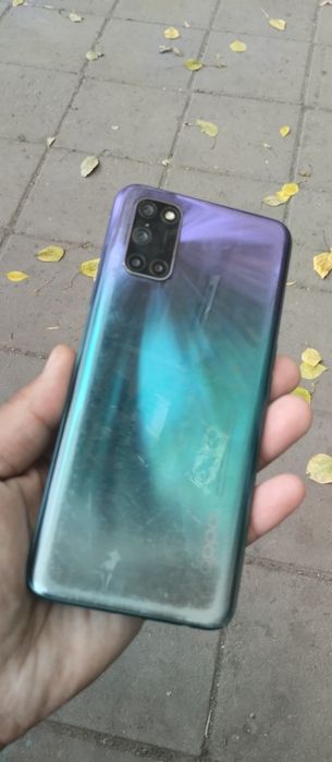Продаёт телефон Oppo